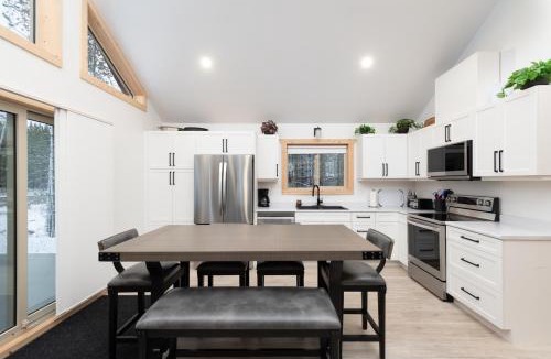 Valemount House | The Alpine Cabin