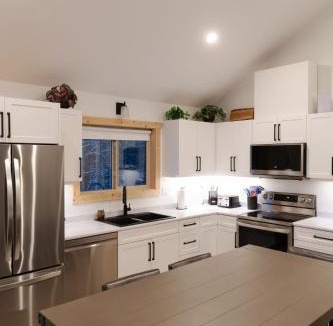 Valemount House | The Alpine Cabin