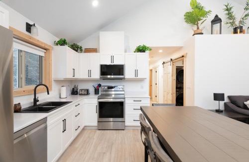 Valemount House | The Alpine Cabin