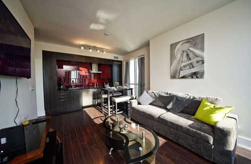 Toronto Entertainment District Hotel | The Atmos by RivetStays – 2BR Downtown Toronto, Sleeps 6
