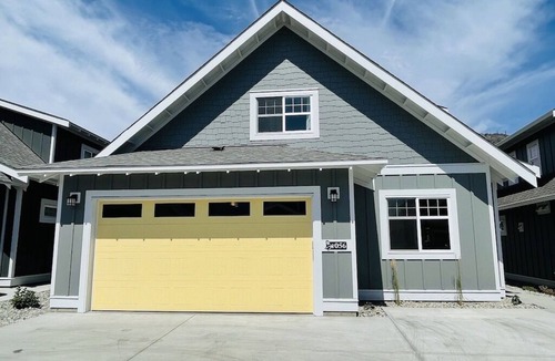 Osoyoos Cottage | The "B" Hive Cottage # 56