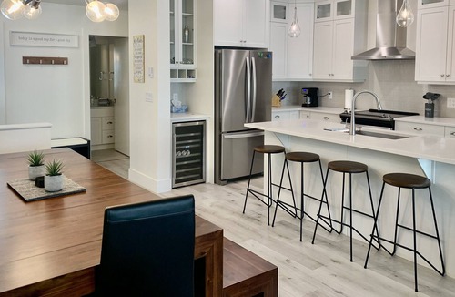 Osoyoos Cottage | The "B" Hive Cottage