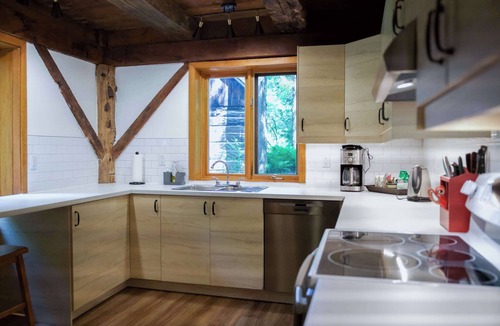 La Peche House | The Barn - A Unique Gathering Place