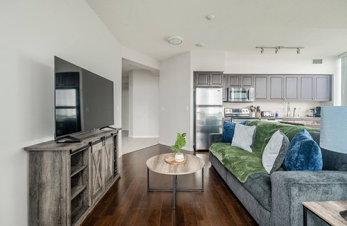 Fort York Hotel | The Bayview - Downtown Toronto