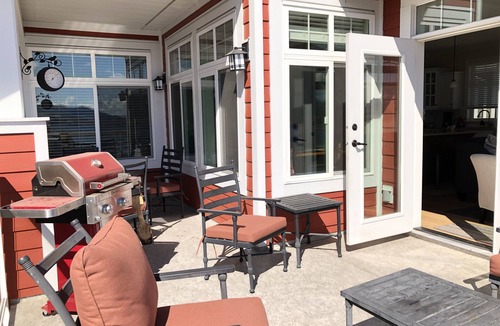 Osoyoos House | The Birdhouse - Waterfront Cottage with Pool Table and Boat Slip!