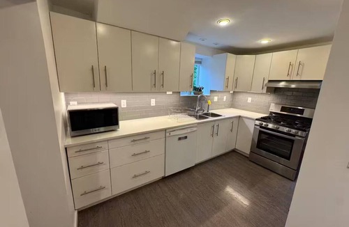 Lynn Valley Apartment | The Black Dog Brookside Cozy Creekside Suite