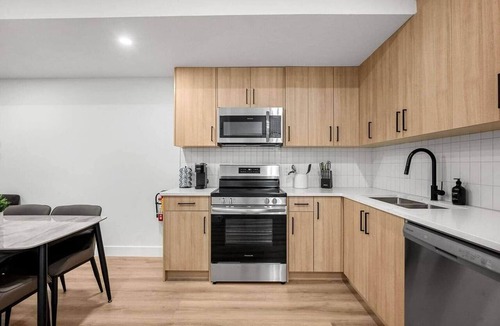 Northwest Calgary House | The Bow - 2 BR Suite near River, COP & Mountains!
