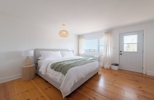 Newport Landing Hotel | The Breeze Motel