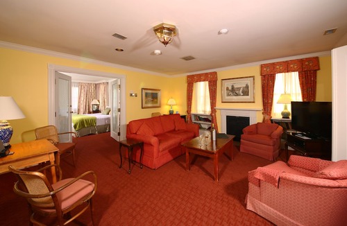 Jacksons Point Hotel | The Briars Resort & Spa