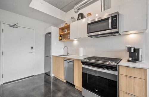 Connaught Apartment | `The Cedar` | Mins to Stampede | Patio Fire-pit