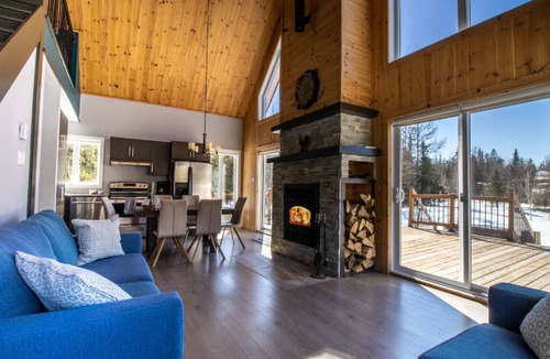 Saint-Raymond Ski Chalet | The Chalet du Cap offers an enchanting setting at the foot of the mountains.