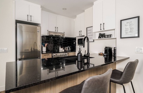 Saint-Roch Apartment | The Chic Charest | Terrace | Pool & BBQ | AC
