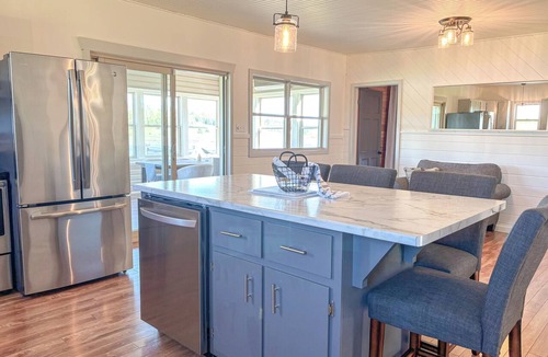 Clinton House | The Clinton Cottage - Waterfront - Hot Tub