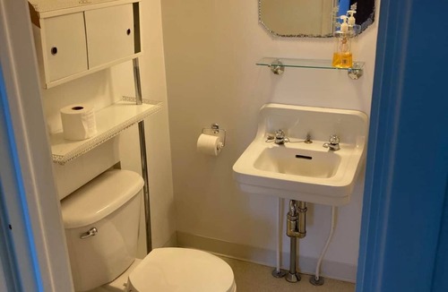 Sainte-Anne-des-Monts Hostel | The Couvent, 222 - Chambre 2 Doubles + 1 Simple