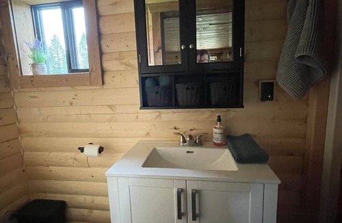 Division No. 11 House | The Cowboy cabin - Bear Creek Cabins