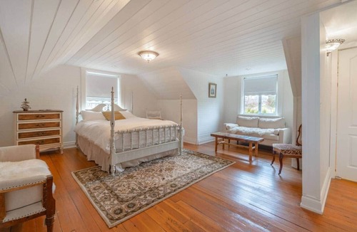 Chemainus House | The Cowichan Queen Room