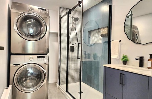 Quartier 5-4 Apartment | The Coziest - Hot Tub - EV Chrger & Free Parking