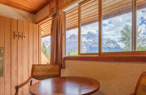 Saskatchewan River Crossing Hotel | The Crossing