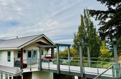Pender Island Apartment | The East - Ocean Front Suite over looking Salish Sea