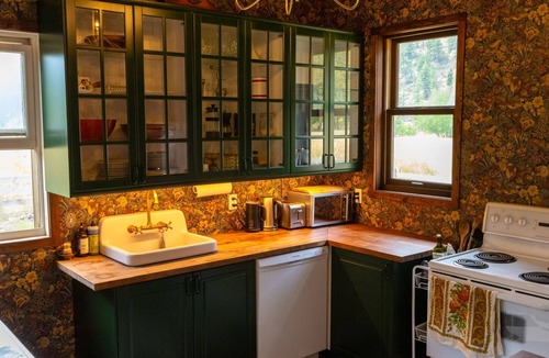 Thompson-Nicola Regional District House | The Farmhouse at Deadman Acres