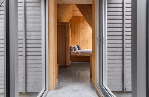 Chertsey Ski Chalet | The Gale