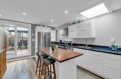 Bay Cloverhill Hotel | The Galleria - 3BR Suite