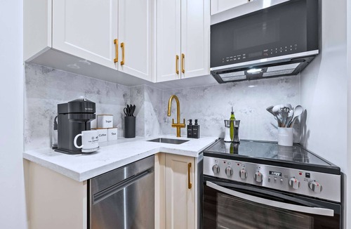 Riverdale Apartment | The Gerrard | Brand New CN Tower Home Base