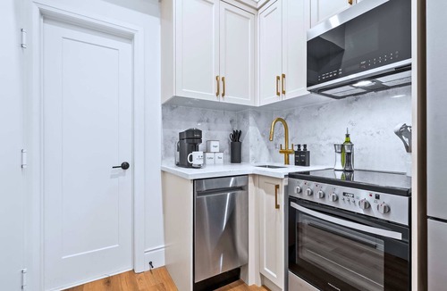 Riverdale Apartment | The Gerrard | Brand New CN Tower Home Base