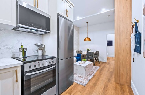 Riverdale Apartment | The Gerrard | Brand New CN Tower Home Base