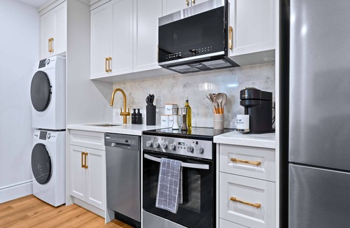 Riverdale Apartment | The Gerrard | Riverdale Group Stay with Patio