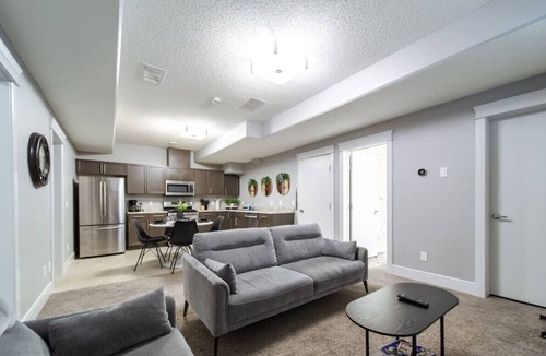 Southeast Edmonton Condo | The Getaway Suite | King Bed | Near Airport | WiFi