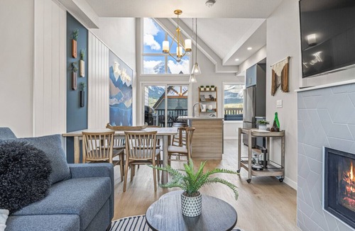 Canmore Villa | The Haven - 3 Bed Townhouse - Garage Parking
