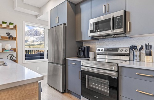 Canmore Villa | The Haven - 3 Bed Townhouse - Garage Parking