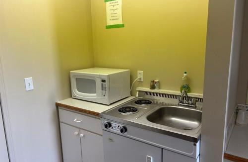 Sundre Hotel | The King's Motel