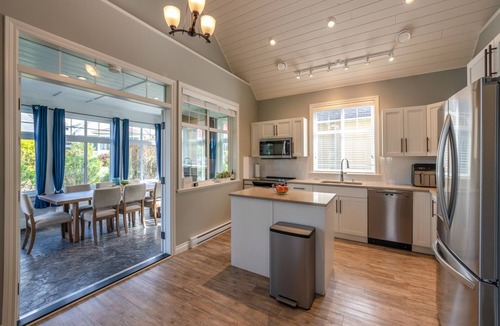 Osoyoos Cottage | The Lakehouse/Snow Vacation Rental