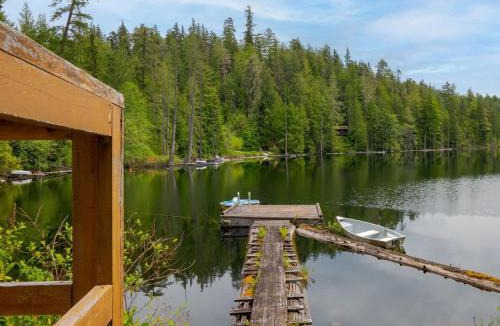 Egmont House | The Lakeside Cottage by EMR Vacation Rentals
