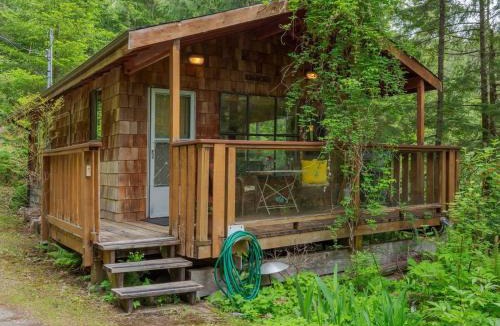 Egmont House | The Lakeside Cottage by EMR Vacation Rentals