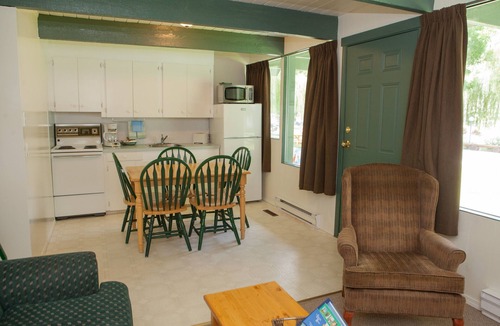 Oliver Cabin | The Lakeside Resort