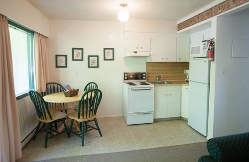 Oliver Cabin | The Lakeside Resort