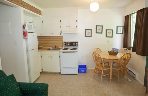 Oliver Cabin | The Lakeside Resort