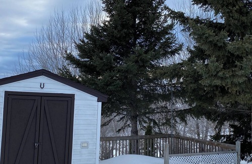 Temiskaming Shores House | The Little Green House :2 bedroom house on river, short walk to downtown core