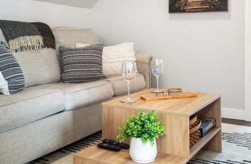Courtenay Apartment | The Loft at Marble Place a Cozy Family Retreat