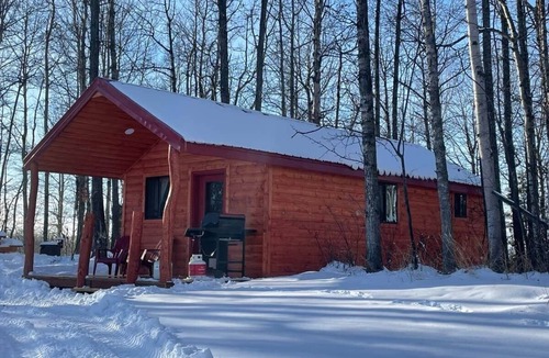 Division No. 11 House | The Lynx cabin - Bear Creek Cabins