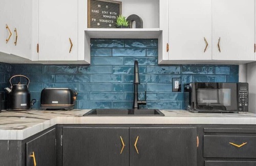 Drumheller Apartment | The Marble Sleeps 4 Guests DT 55 " Smart TV