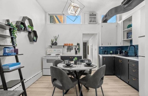 Drumheller Apartment | The Marble Sleeps 4 Guests DT 55 " Smart TV