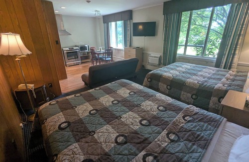 Collingwood Hotel | The Mariner Motor Hotel