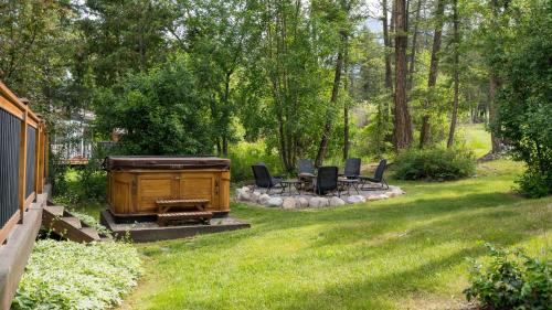 East Kootenay House | The Matterhorn I HotTub I Ping Pong I Chalk Wall