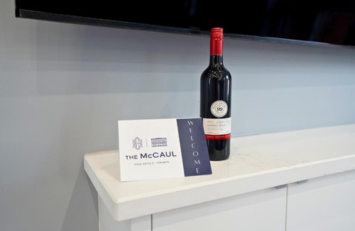 Grange Park Hotel | The McCaul Spacious DT Suite Walk to Kensington