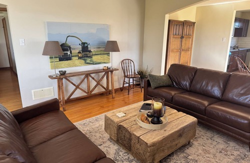 Hill Spring House | The Meadows - A quiet country home