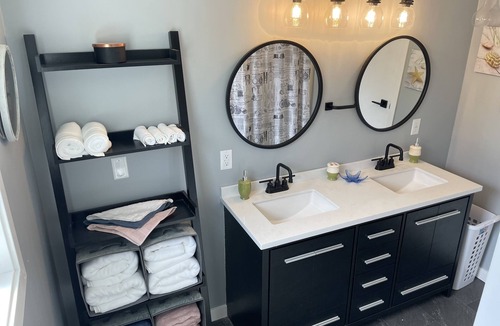 Merritt House | The Merritt Hide-A-Way is a great for couples to rest & refresh while traveling